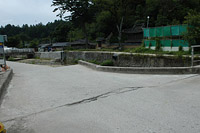 팔작기와와 네모난 연못으로 멋이 나는 고택