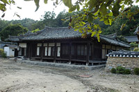 삼면에 퇴를 두른 송월재 마루