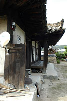 삼면에 퇴를 두른 송월재 마루