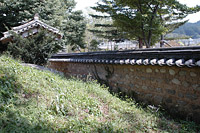 차가운 물처럼 맑은 정신을 닦는 수양 공간