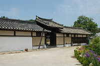 높은 용마루를 가진 진주강씨 만산고택