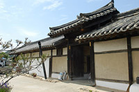 높은 용마루를 가진 진주강씨 만산고택