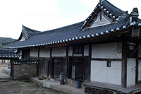 추녀들림이 미약한 건물