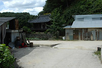 덕 있는 후손을 기다리며 지은 집