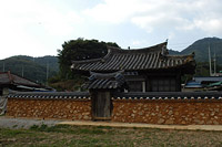 이완의 학덕을 추모하는 정자, 구애정