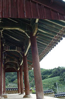 직선의 미학이 강조된 봉화향교의 건물