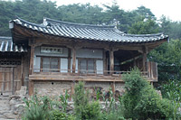 ㅁ자 구조의 널찍한 고택