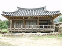 돌담으로 이루어진 오록마을