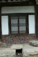 원형 기둥으로 세워 올린 도계서원