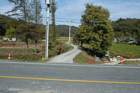 허물어져가는 딱한 모습의 옛집