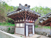 신곡영당(薪谷影堂)