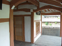 교육의 산실, 용산강당