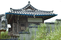 소나무와 눈을 상징하는 송설헌