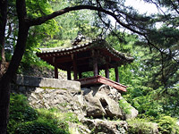 여울목 절벽 위의 금선정