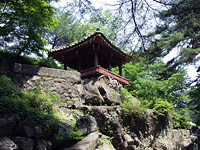 여울목 절벽 위의 금선정