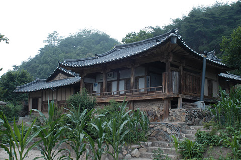 정면 오른쪽 전경