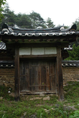 사당 출입문 정면