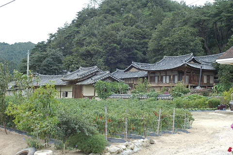 오른쪽에서 본 전경